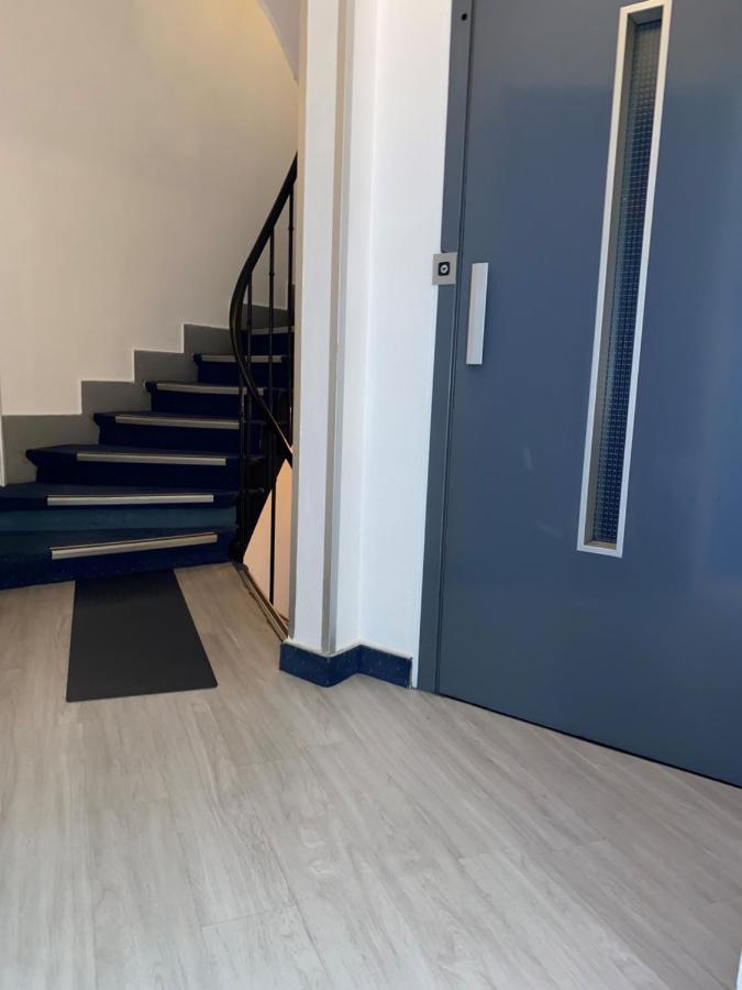 Aero Hotel Issy-les-Moulineaux Exterior photo